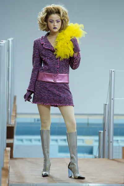 Look 16